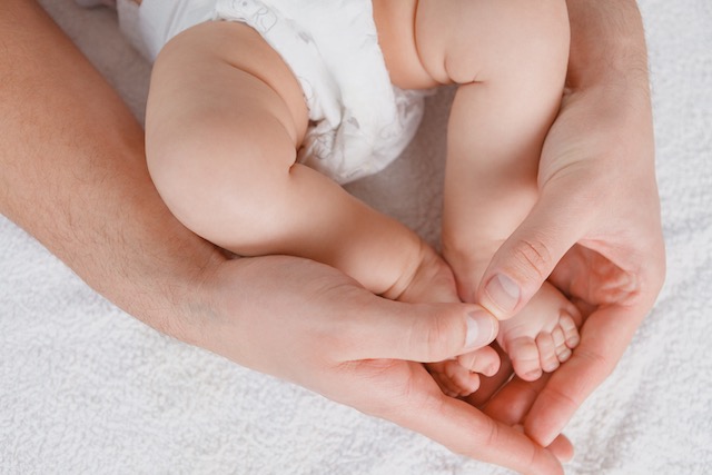 夫以外の男性との間の子どもの法律上の父親は誰?