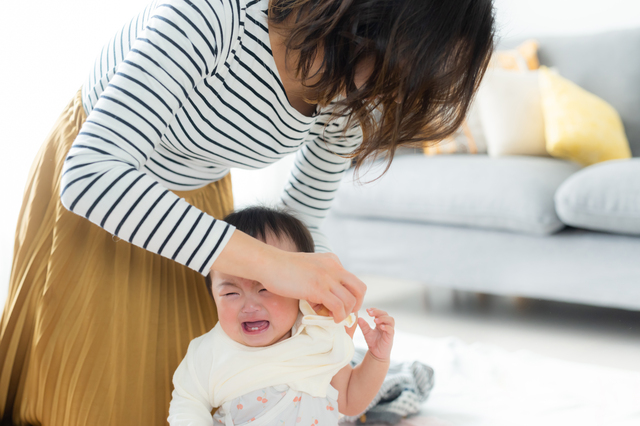 ワンオペ育児とは？育児に協力しない夫との離婚や慰謝料・親権について解説