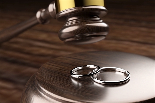離婚裁判は離婚達成のための最終手段!手続きの流れや期間・要件などを解説