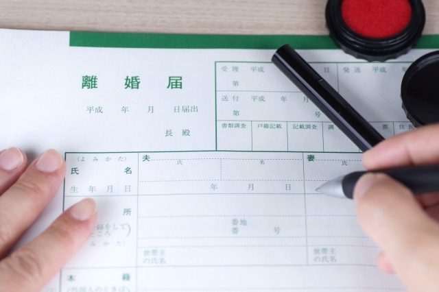 離婚届の証人欄とは?誰に書いてもらえばいい?知っておきたい事項を解説