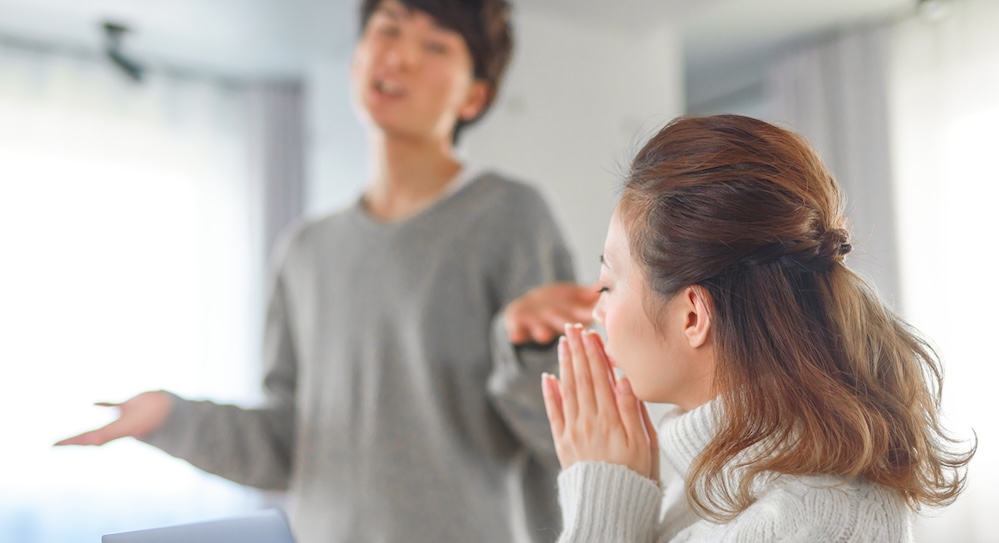 モラハラとは？モラハラ夫(妻)の特徴や具体的な言動と対処法