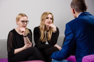 離婚届の証人2名は夫婦それぞれ1人ずつではない