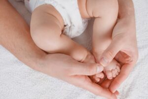 子どもと本当の父親(生物学上の父親)との間で法律上の親子関係を発生させる